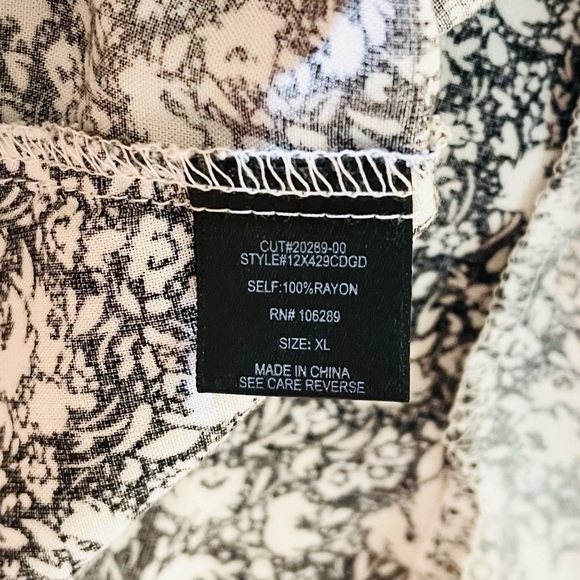 Trixxi Crop Top button up black & white floral size XL loose fit - Picture 6 of 9